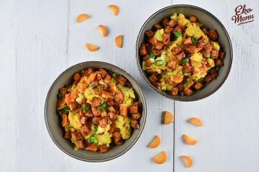 Indische hutspot met gekruide tempeh